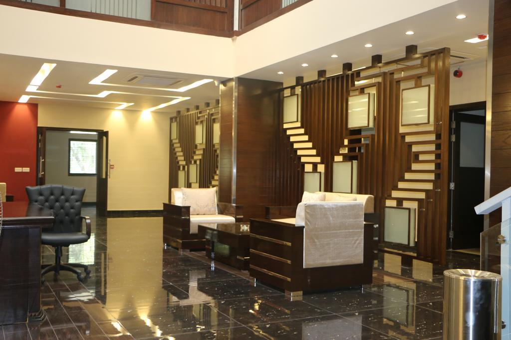 Royaute Luxury Suites And Hotel Gulberg Lahore Eksteriør bilde