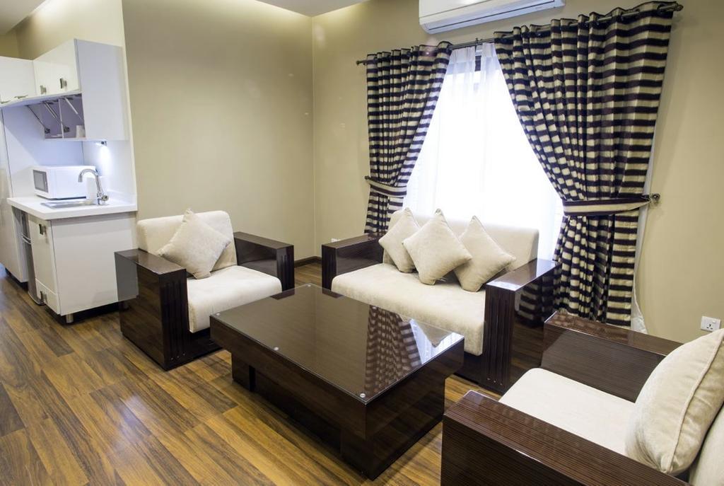 Royaute Luxury Suites And Hotel Gulberg Lahore Rom bilde